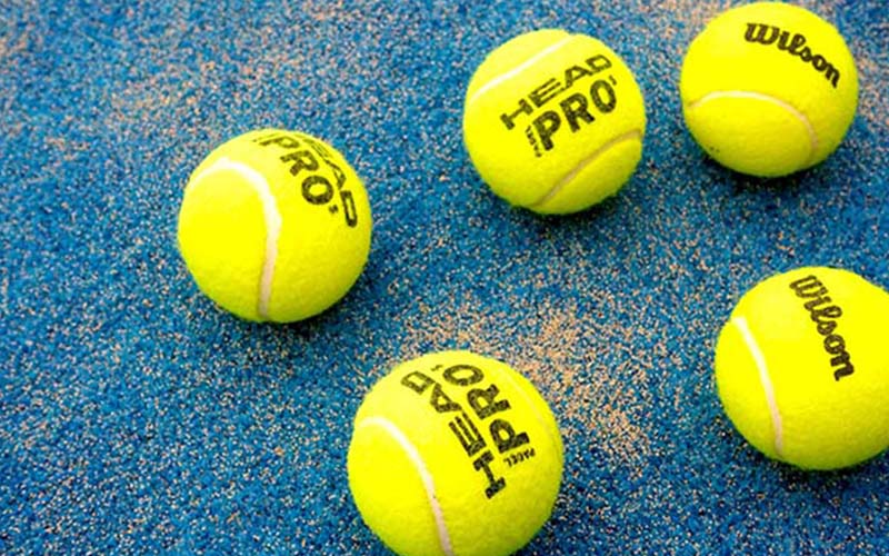 Kun je padel spelen met tennisballen?